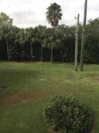 Very nice 2nd floor, one bedroom, true end condo. Very nice treed view. This condo has 20' porcelain tiles, new ceilings in kitchen and bathrooms, updated bathrooms, new washer and dryer, stall shower in master bath, tray ceiling in kitchen and A/C on porch.