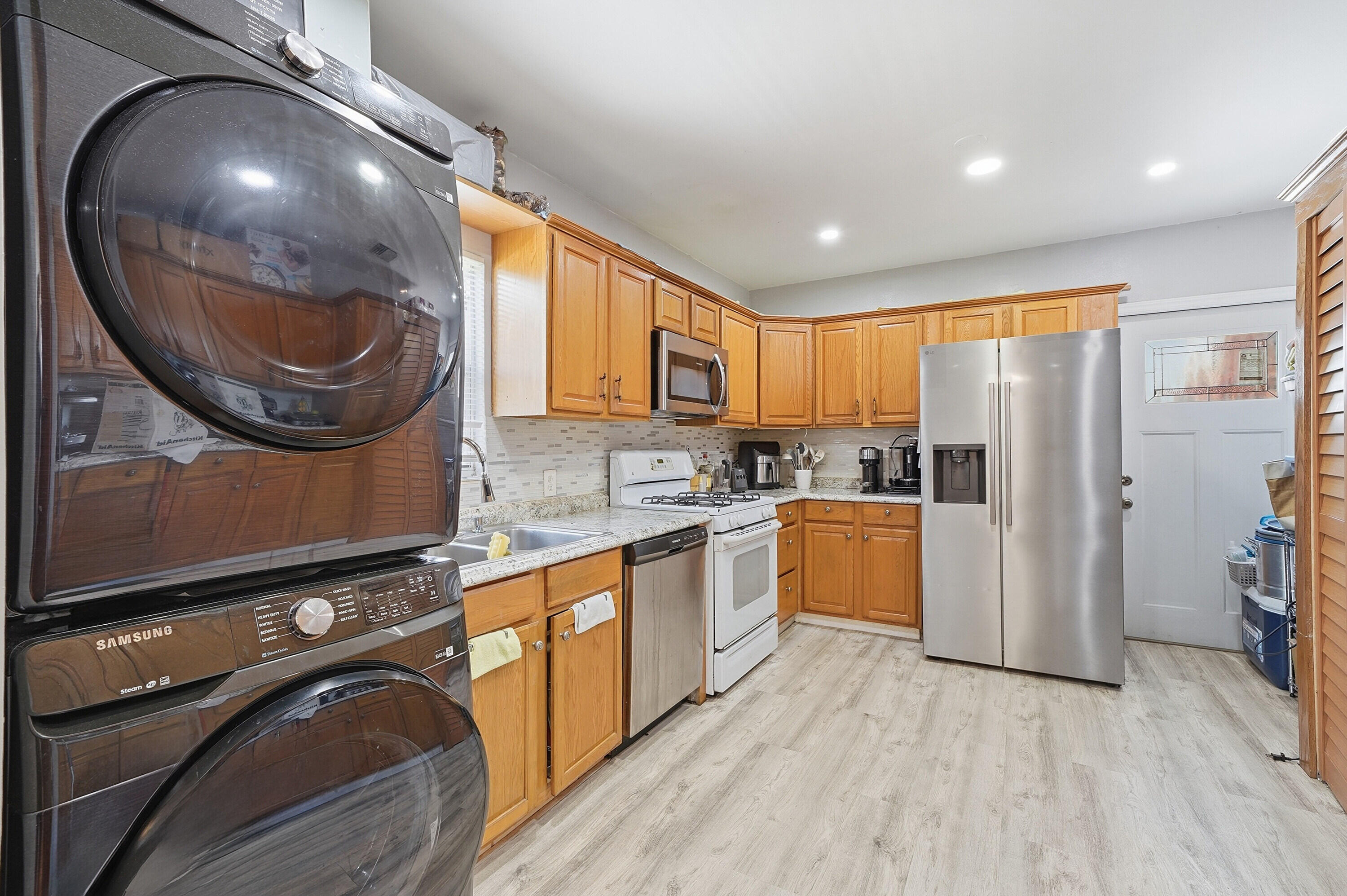 HOLLYWOOD - Residential Income