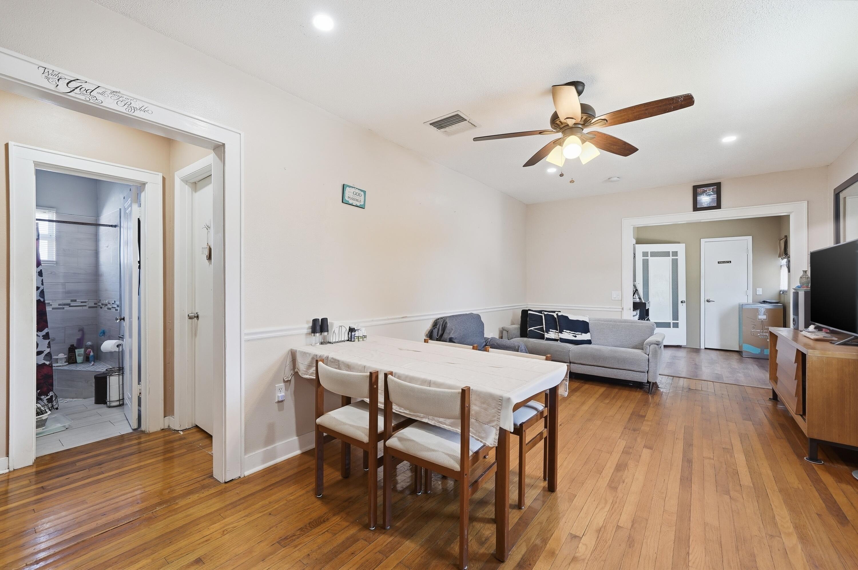 HOLLYWOOD - Residential Income