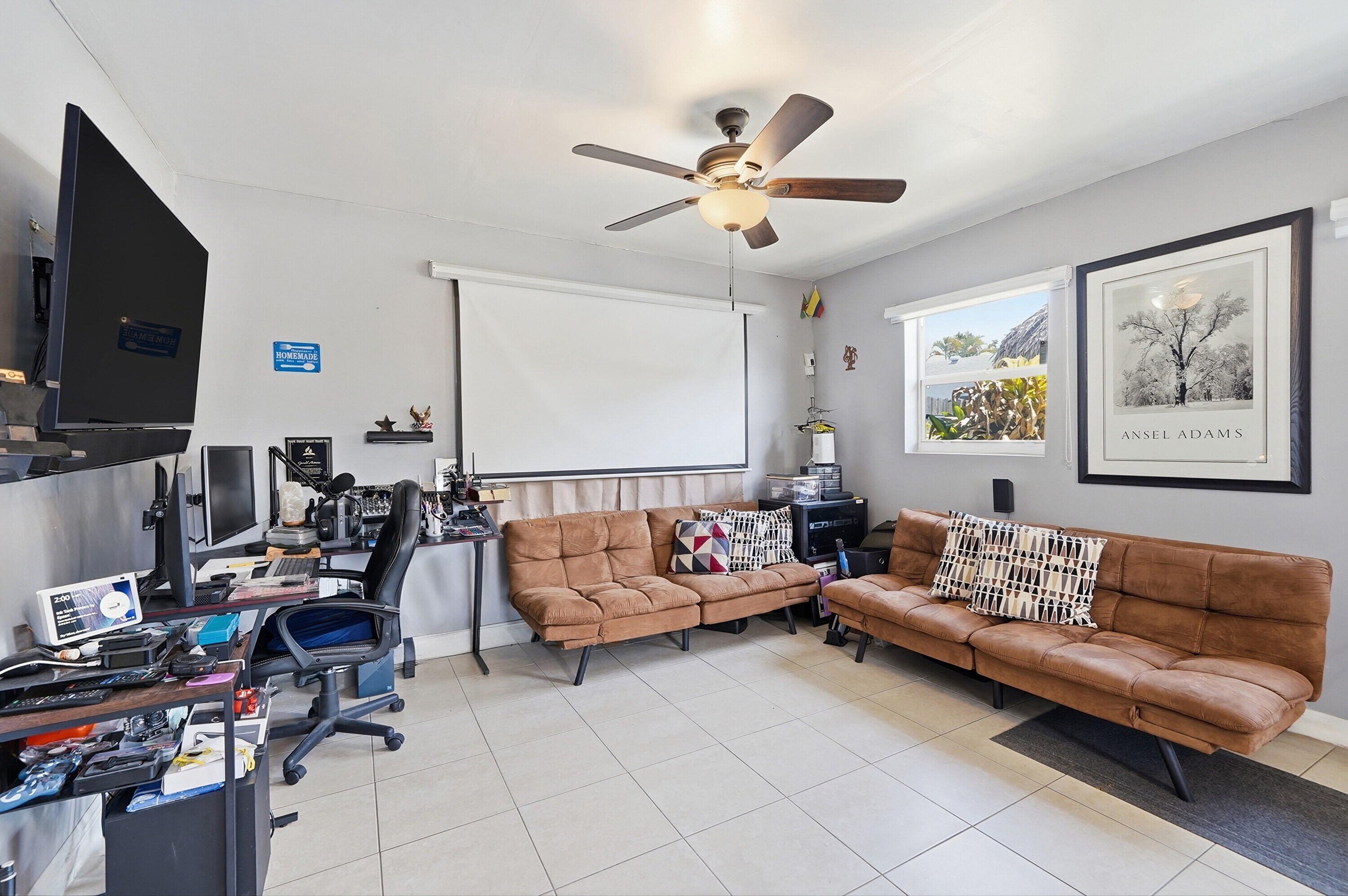 HOLLYWOOD - Residential Income