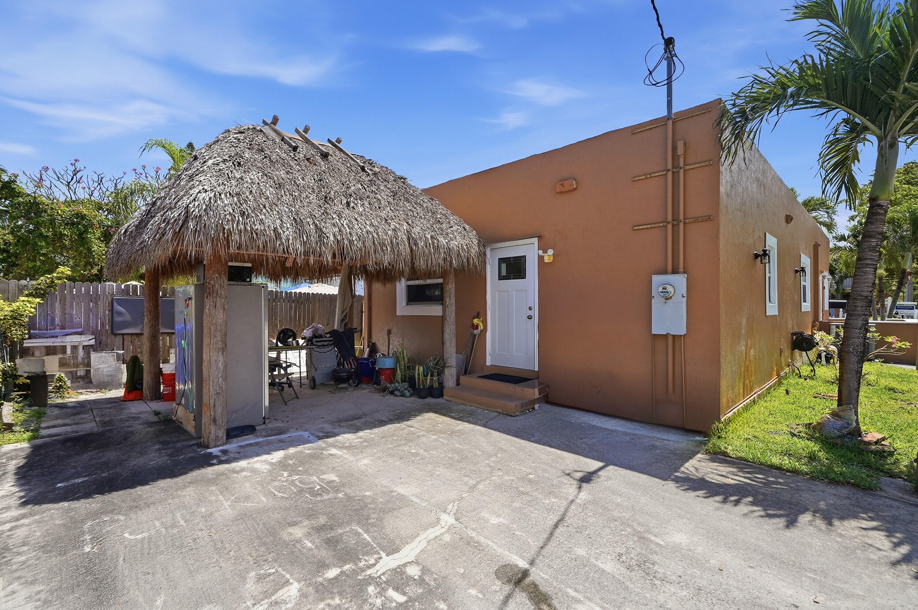 HOLLYWOOD - Residential Income