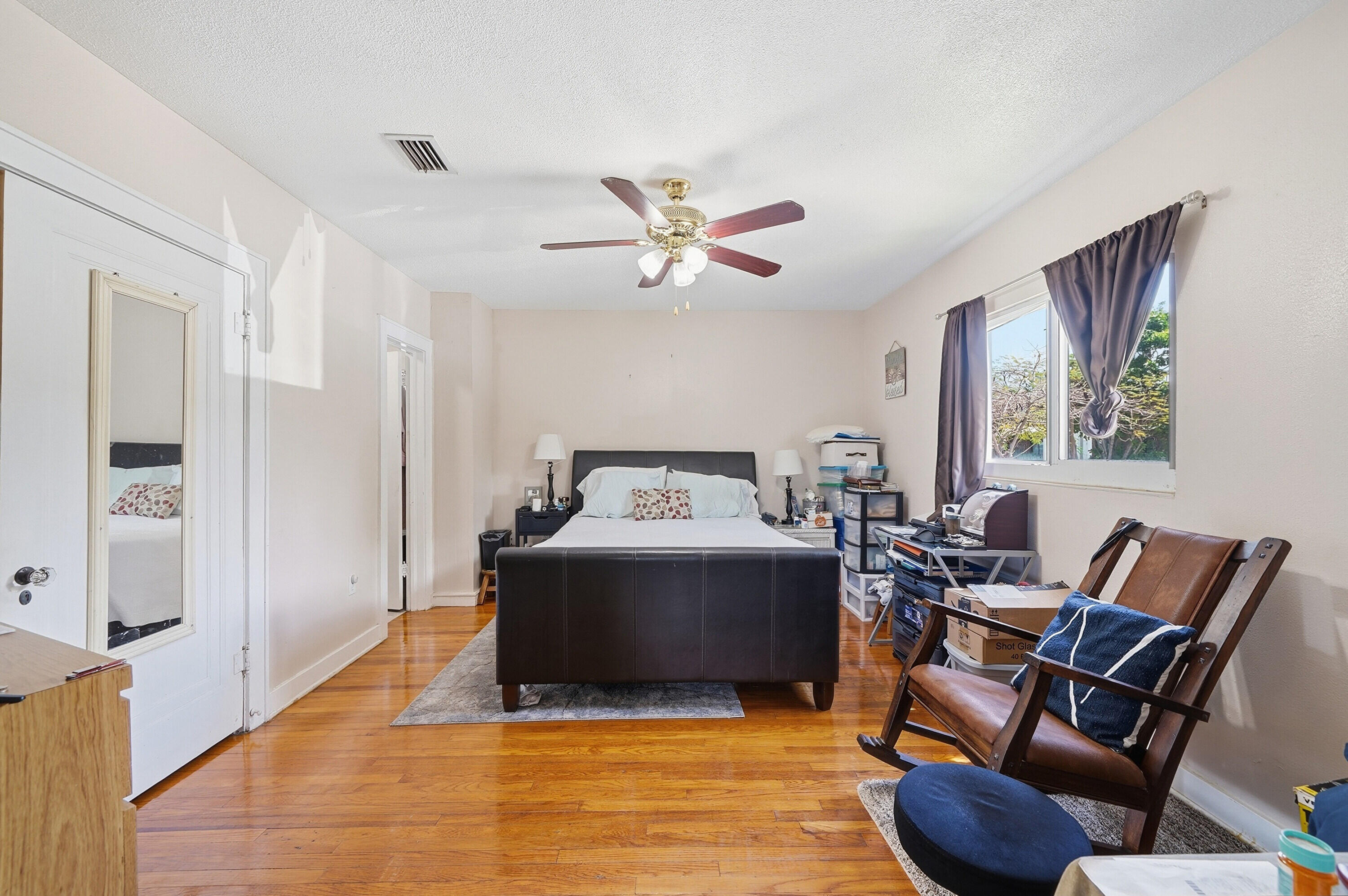 HOLLYWOOD - Residential Income