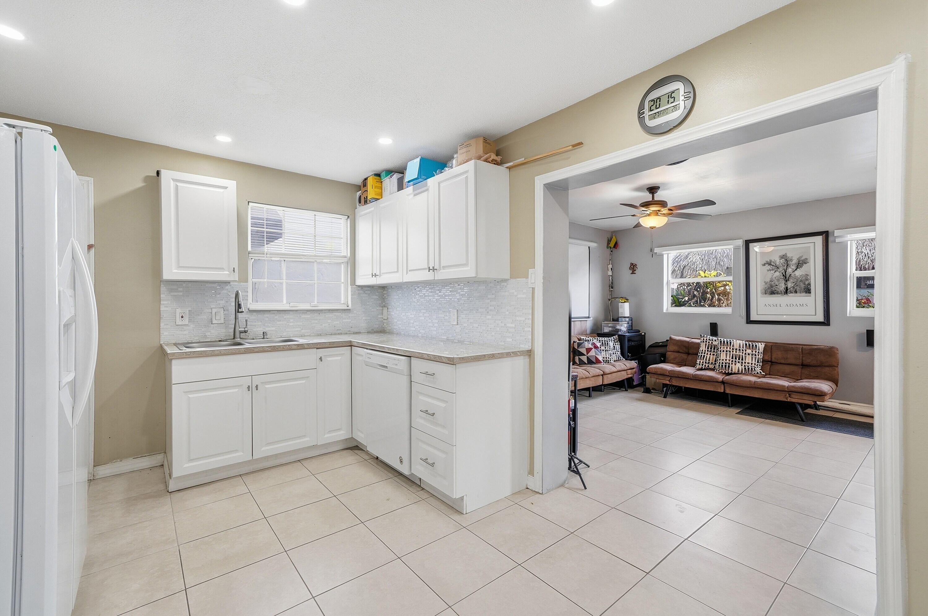 HOLLYWOOD - Residential Income