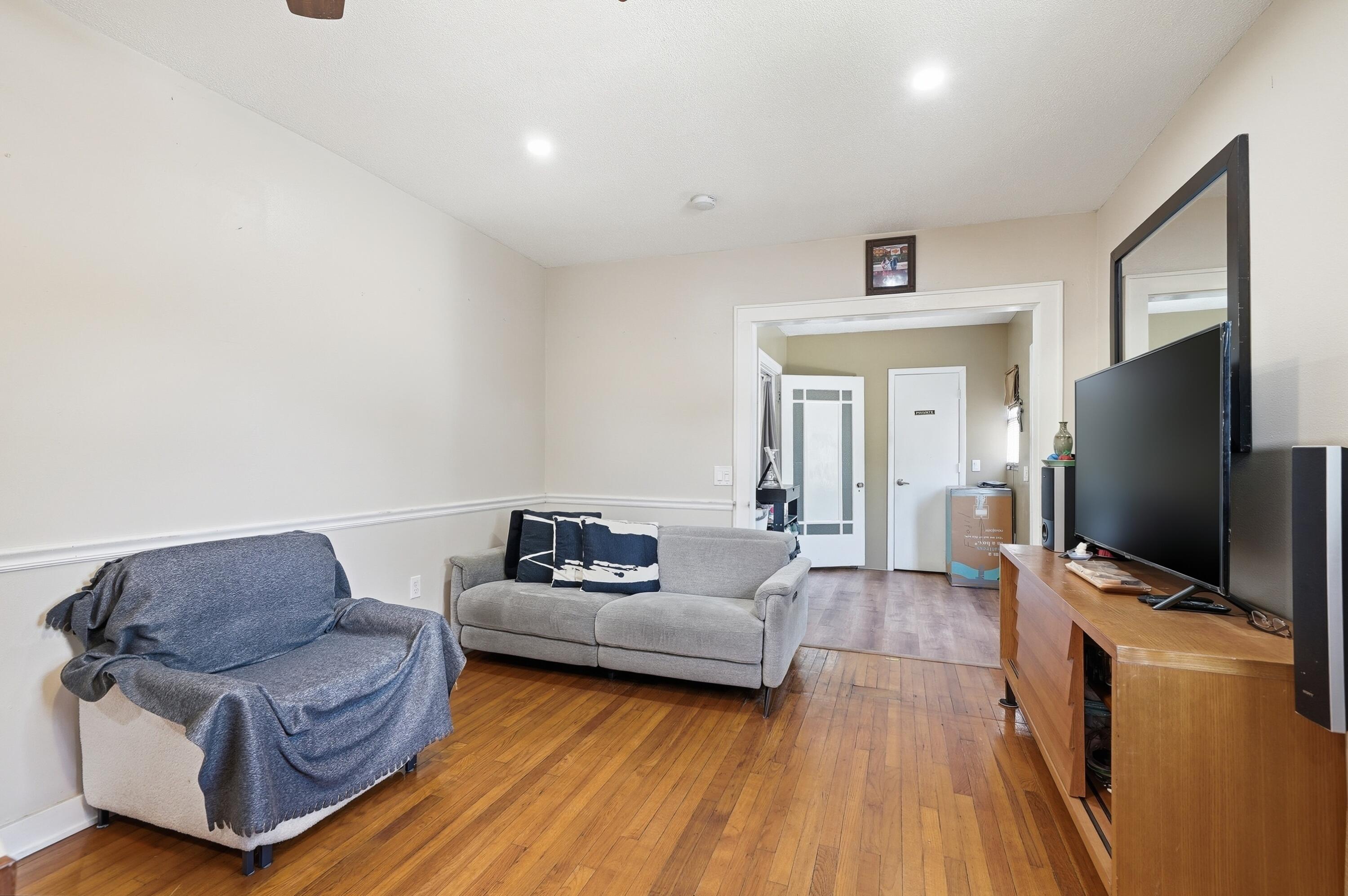 HOLLYWOOD - Residential Income