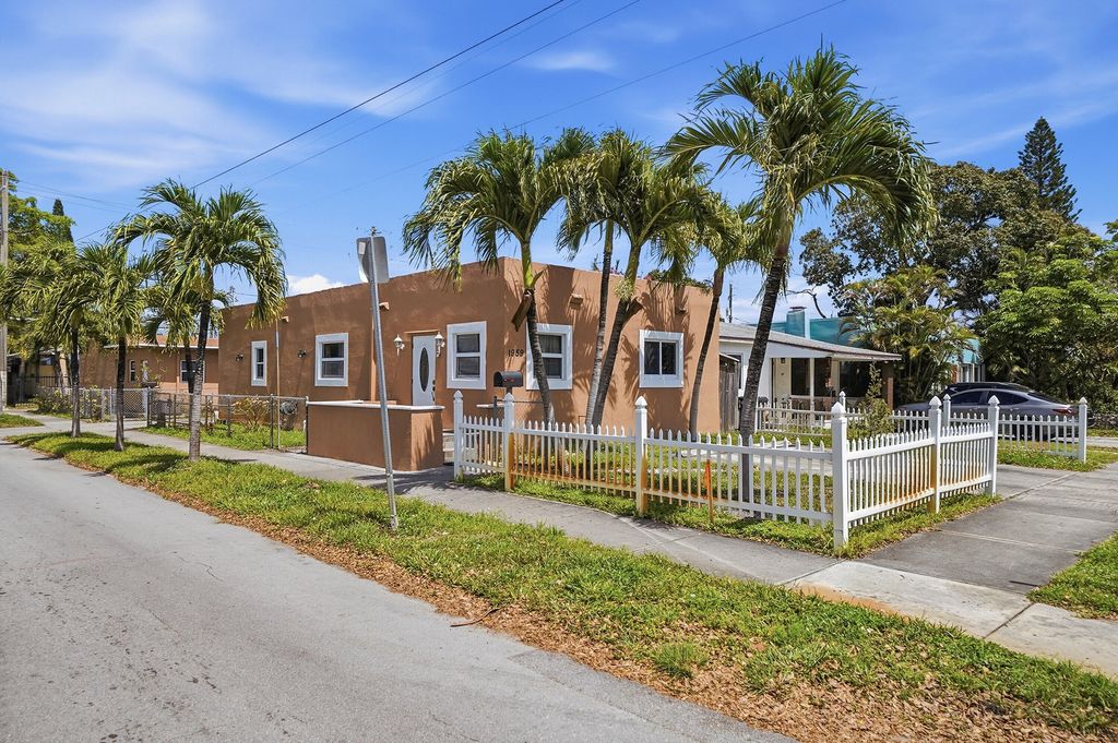 Photo of 1959 Pierce Street, Hollywood, FL 33020 (MLS # B26008952)