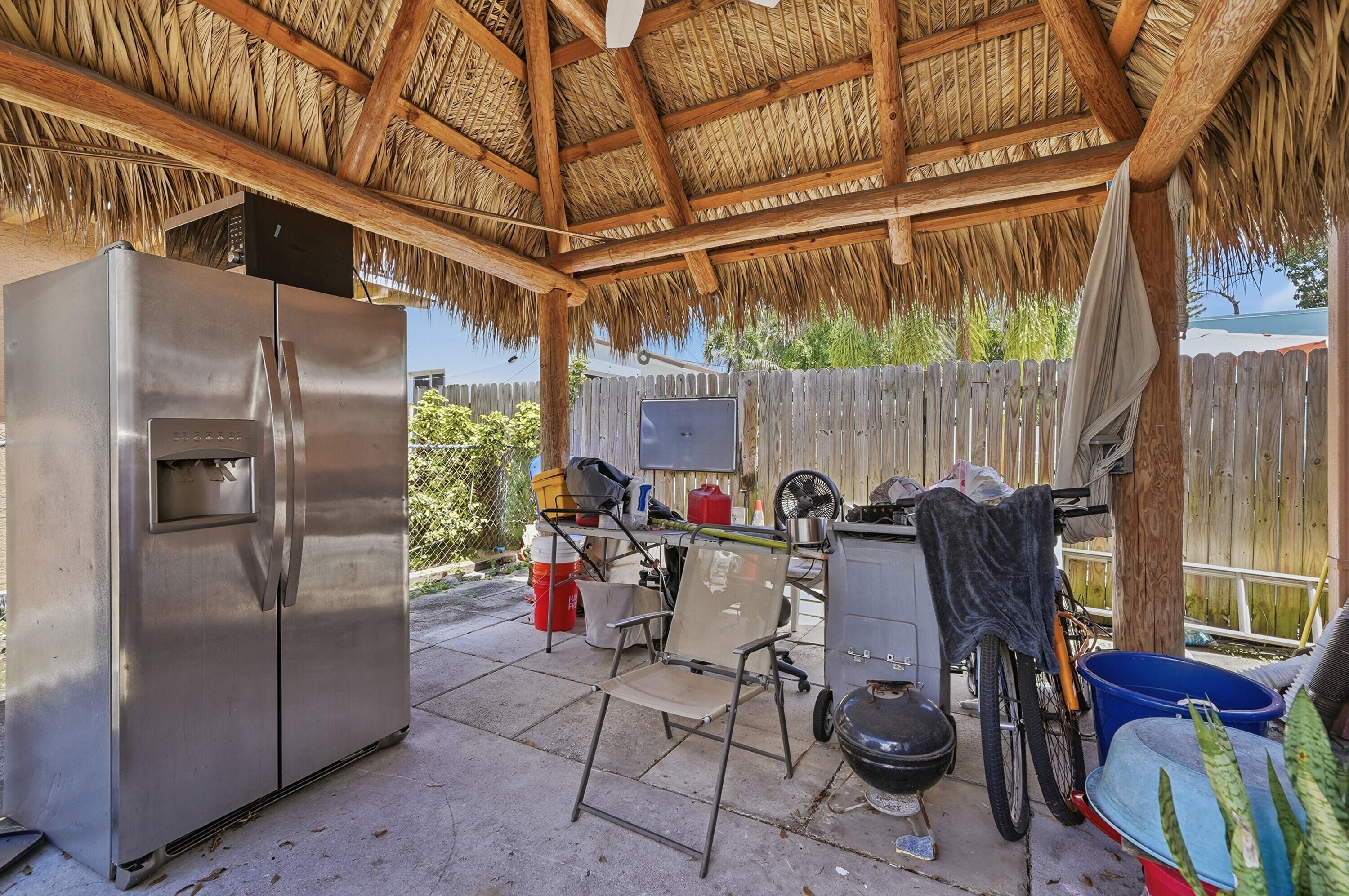 HOLLYWOOD - Residential Income