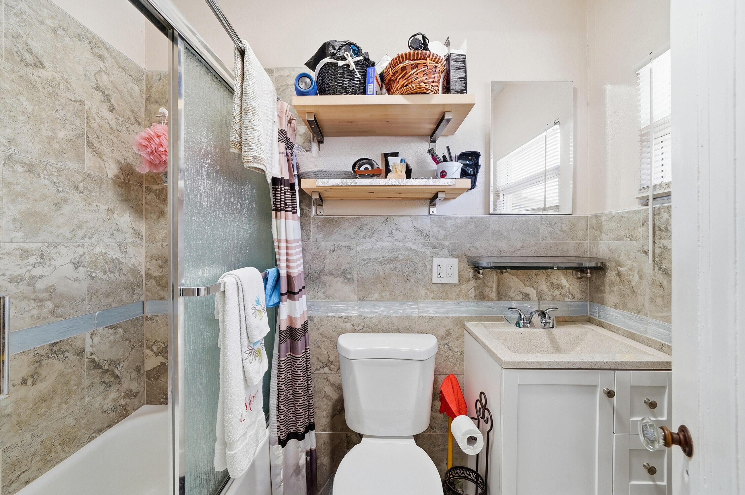 HOLLYWOOD - Residential Income