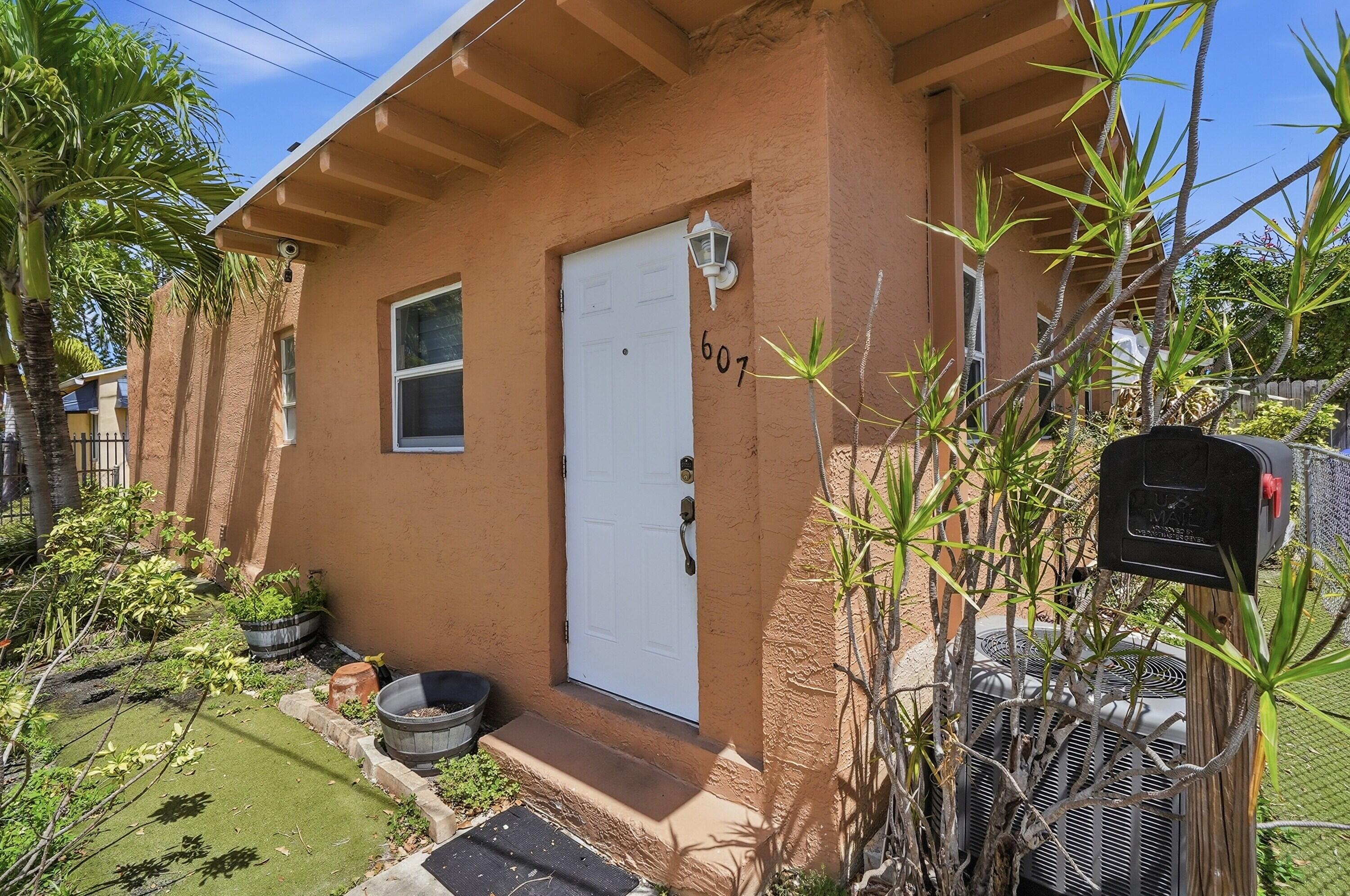 HOLLYWOOD - Residential Income