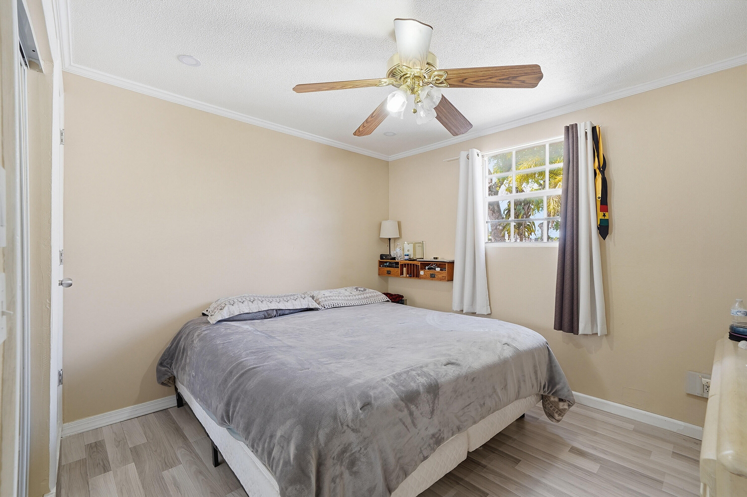 HOLLYWOOD - Residential Income