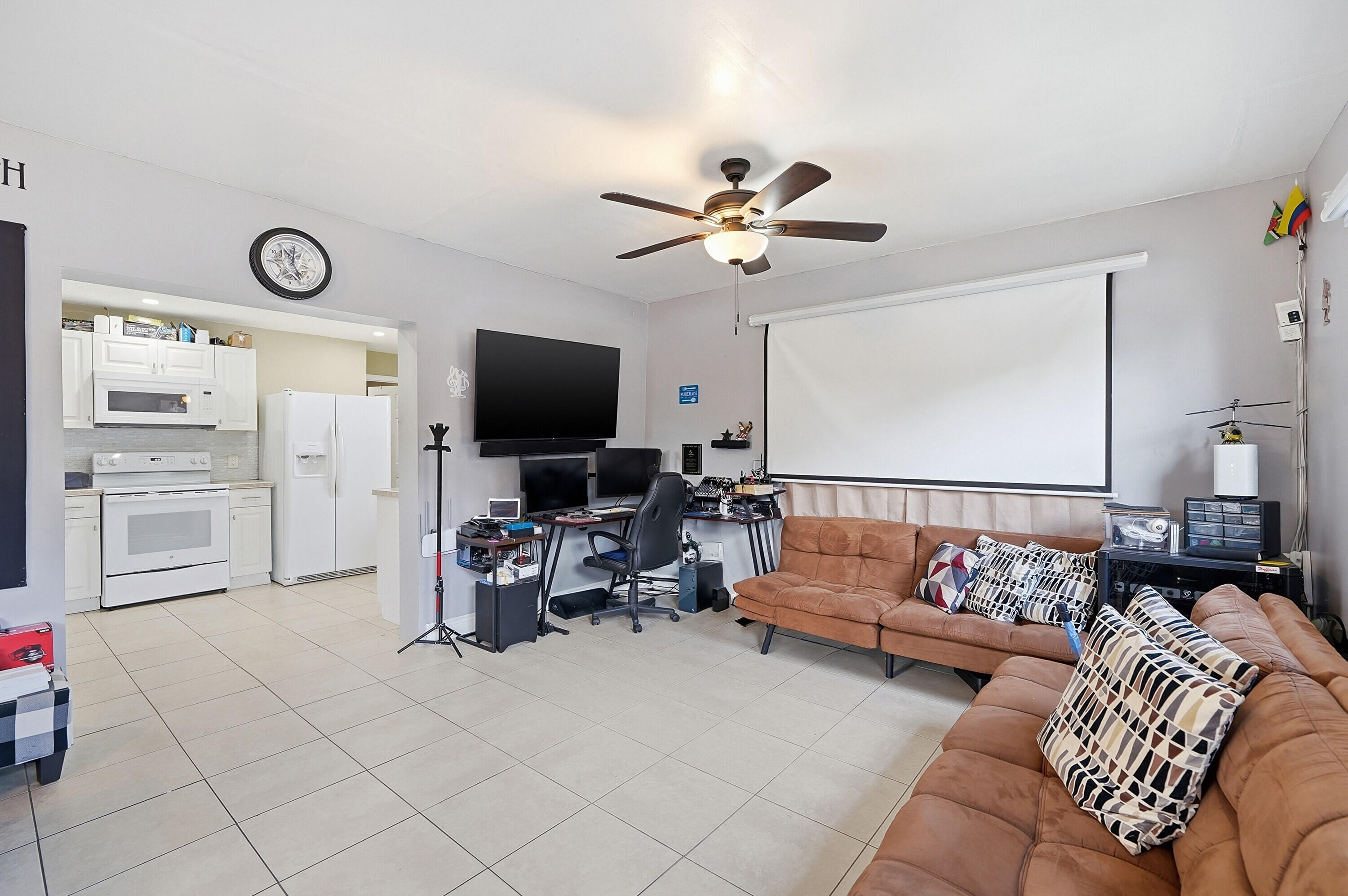 HOLLYWOOD - Residential Income