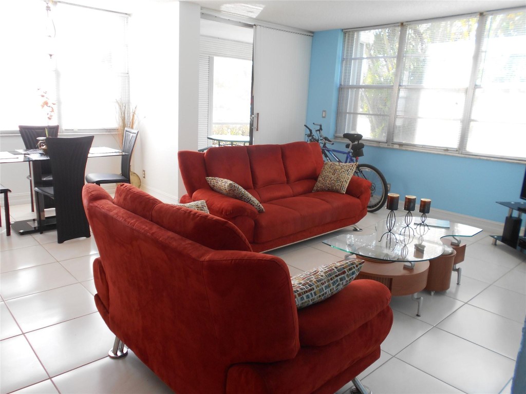 2781 Taft Street 110