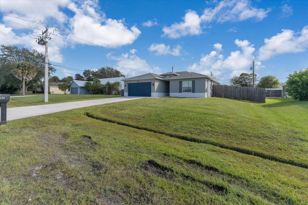 1633 SW Diamond Street