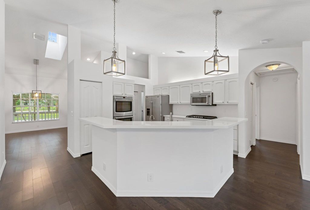 Photo of 17141 126th Terrace N, Jupiter, FL 33478 (MLS # R10954084)