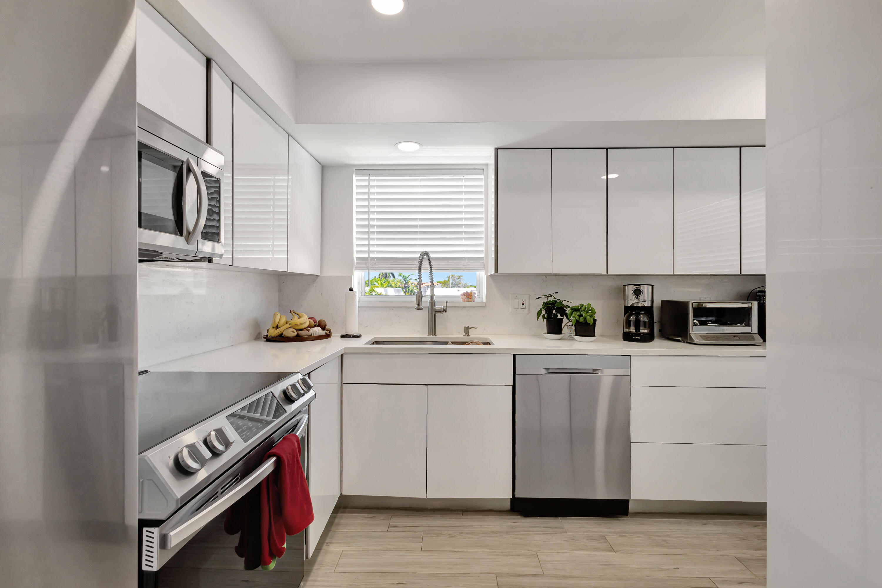 COLONIAL CLUB CONDO SEC 2 - Residential