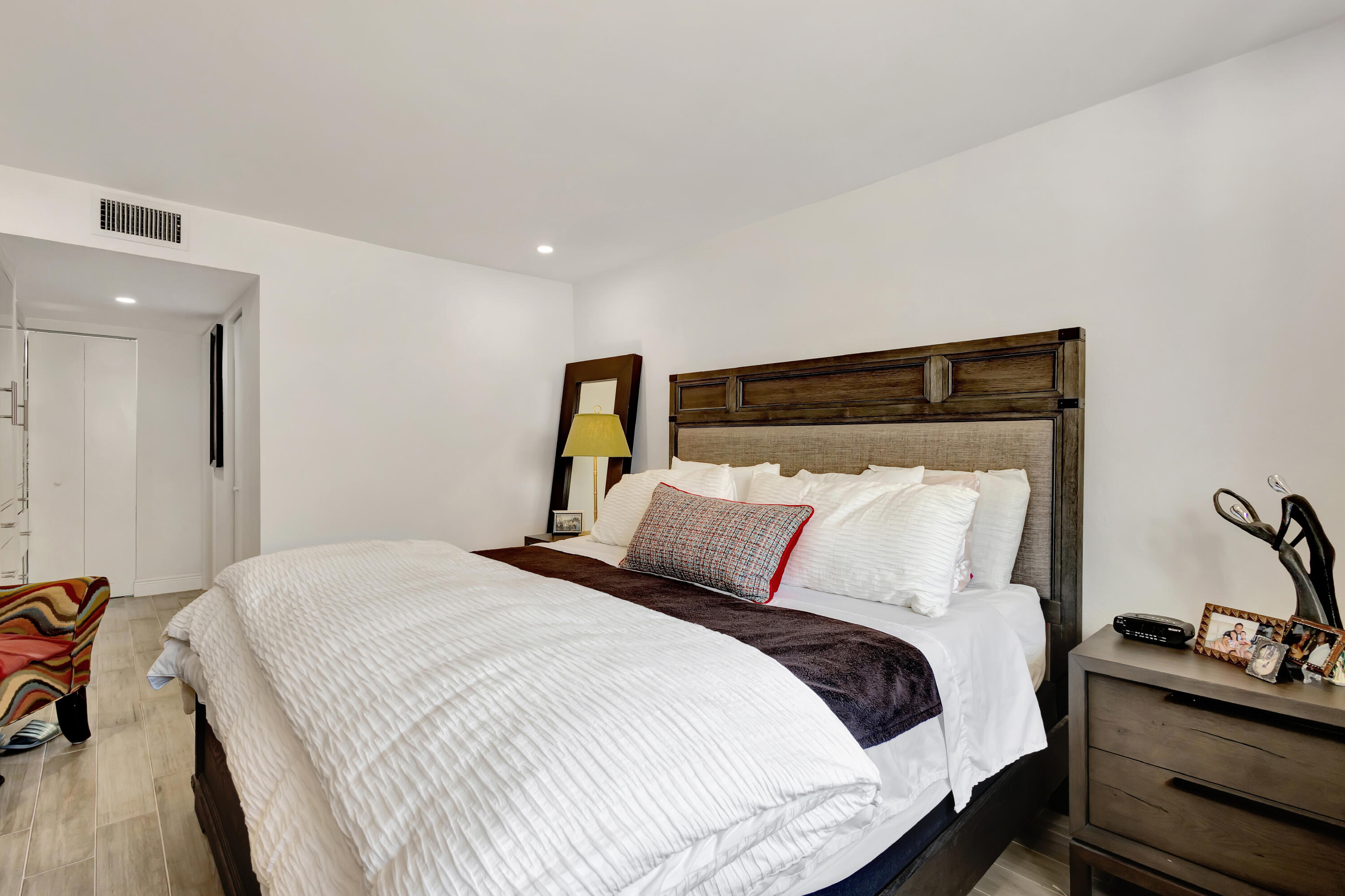 COLONIAL CLUB CONDO SEC 2 - Residential