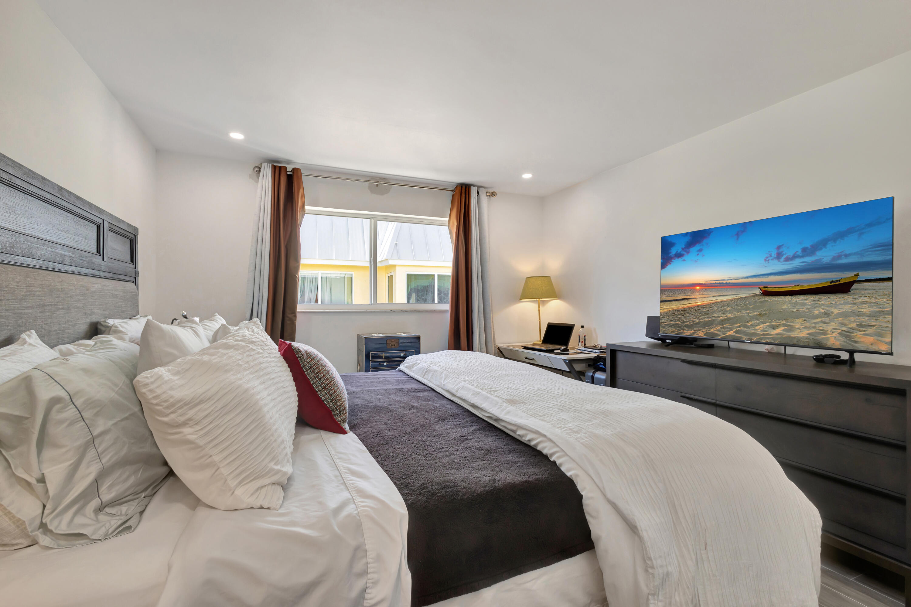 COLONIAL CLUB CONDO SEC 2 - Residential