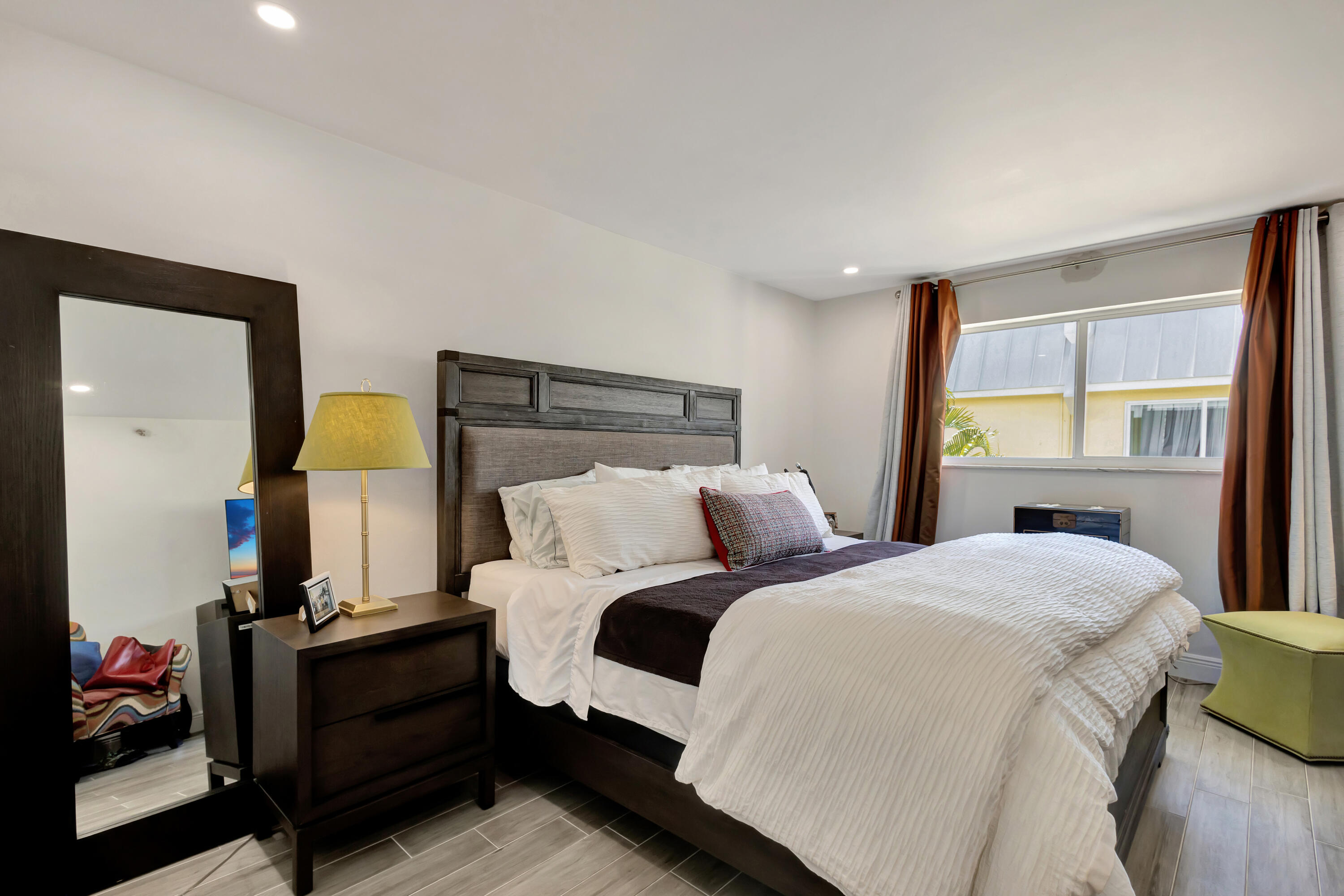 COLONIAL CLUB CONDO SEC 2 - Residential