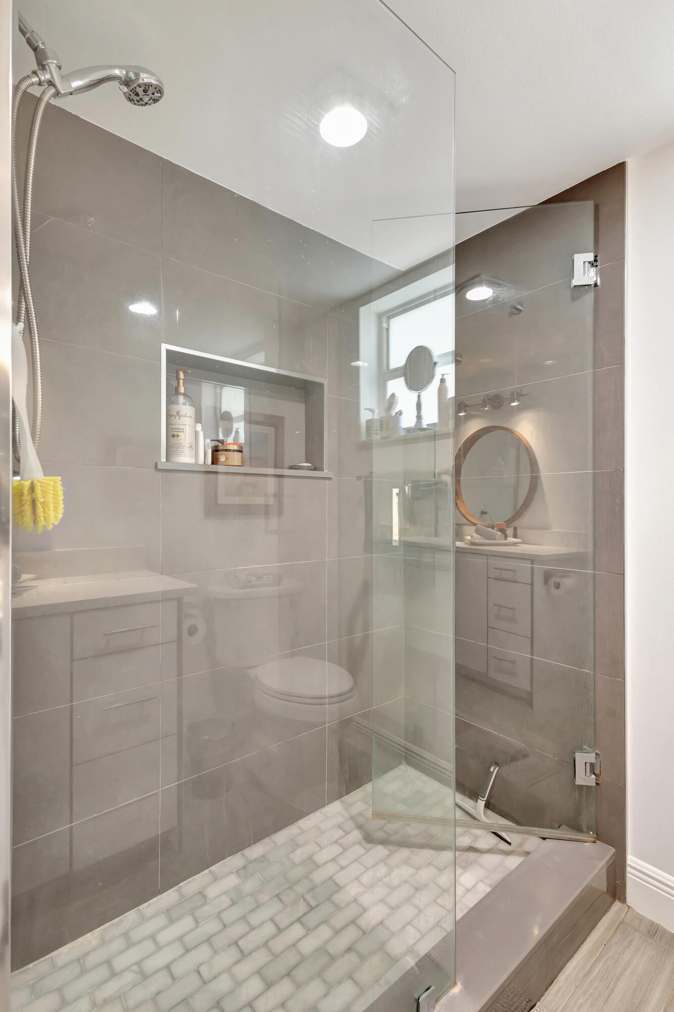 COLONIAL CLUB CONDO SEC 2 - Residential