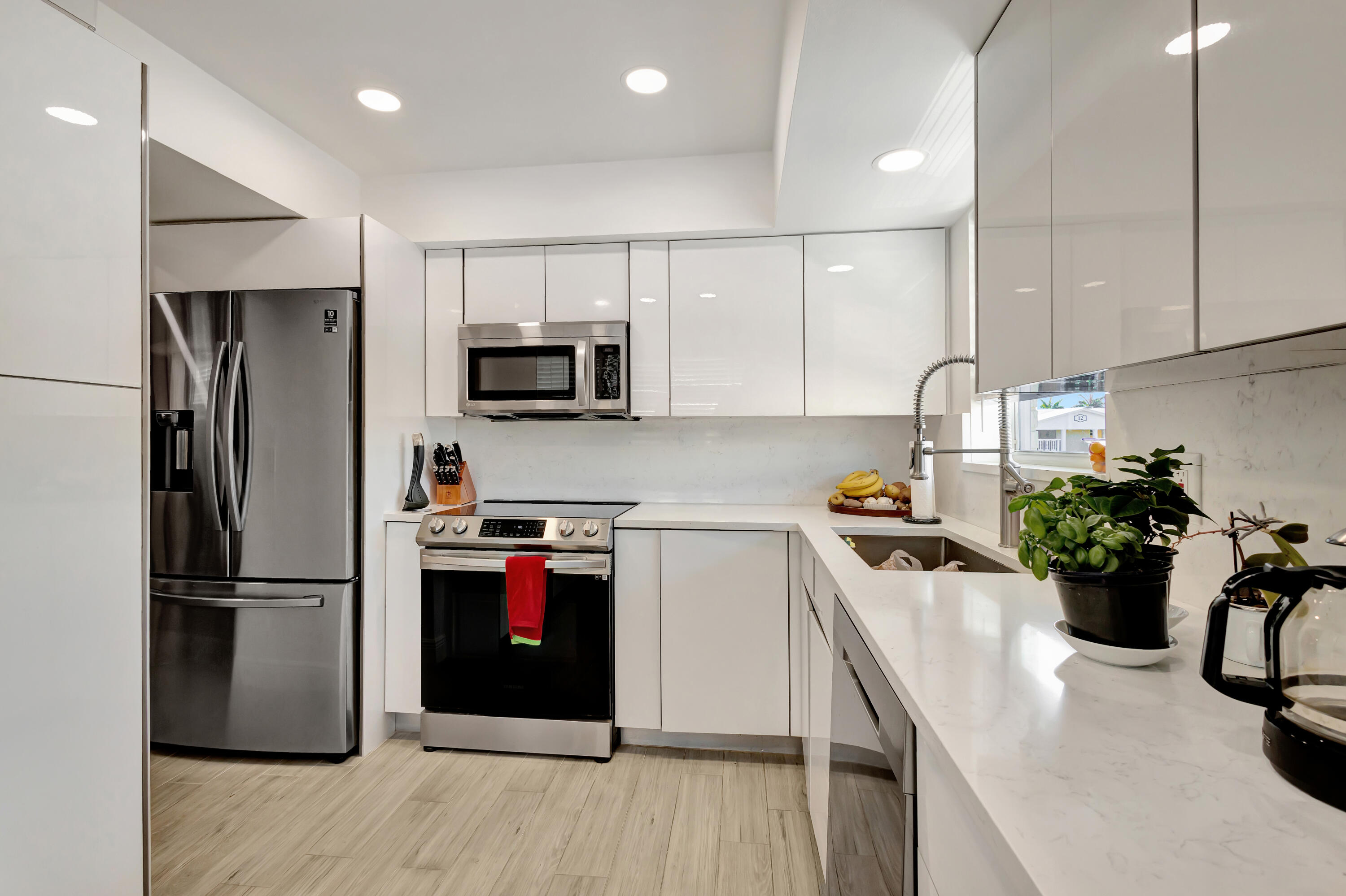 COLONIAL CLUB CONDO SEC 2 - Residential