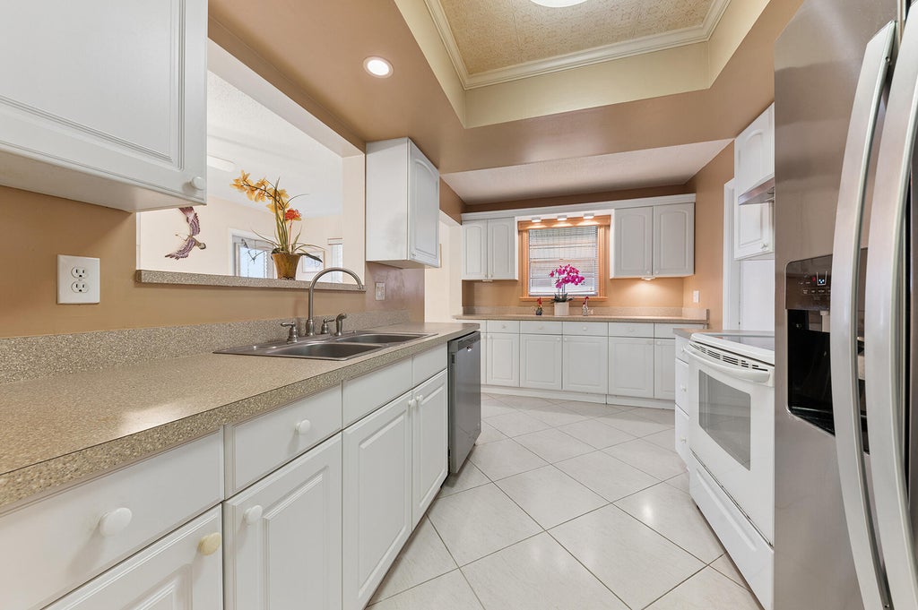 Photo of 507 SW 18TH Street, Boynton Beach, FL 33426 (MLS # B26075649)