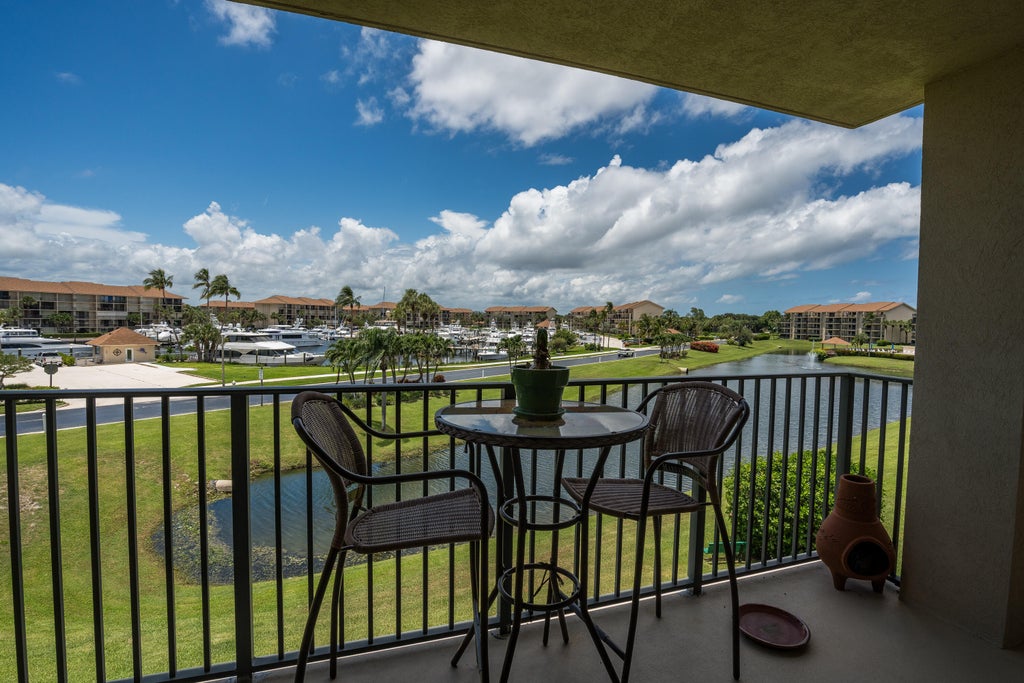 Photo of 901 SEAFARER Circle #306, Jupiter, FL 33477 (MLS # B26079511)