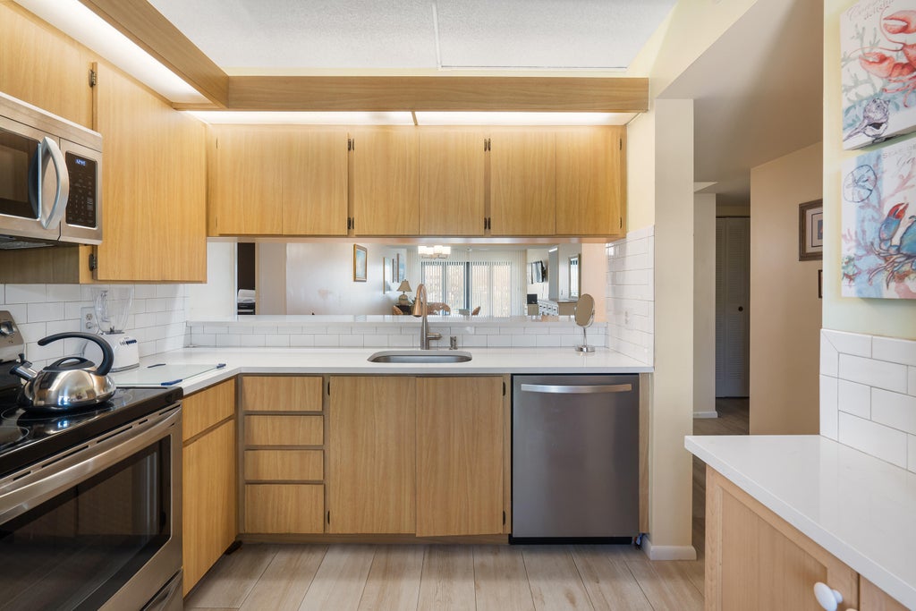 Photo of 901 SEAFARER Circle #306, Jupiter, FL 33477 (MLS # B26079511)
