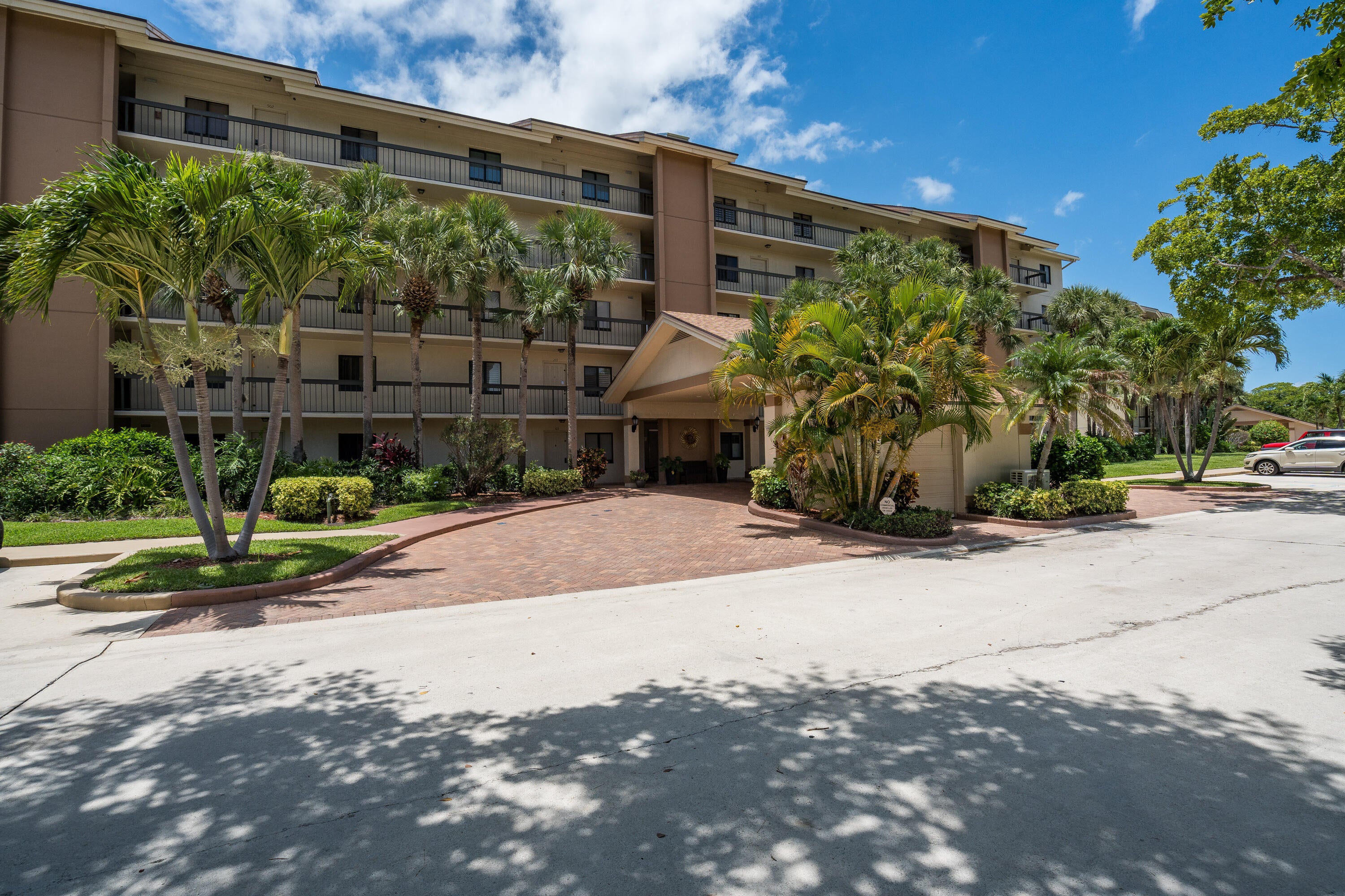 901 SEAFARER Circle 306