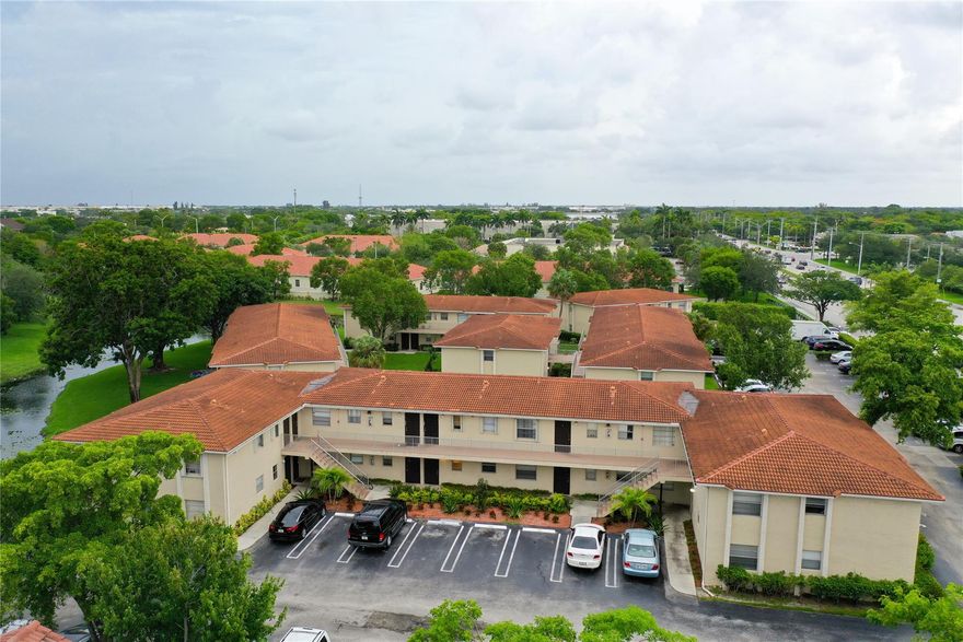 BEAUTIFUL APARTMENT 2ND FLOOR CORNER IN CORAL SPRINGS, 2 BEDROOM 2 BATHROOM, WASHER AND DRYER INTHE UNIT,GREAT SCHOOLS,CLOSE TO STORES, RESTAURANTS, COTSCO, SAWGRASS EXPRESSWAY.