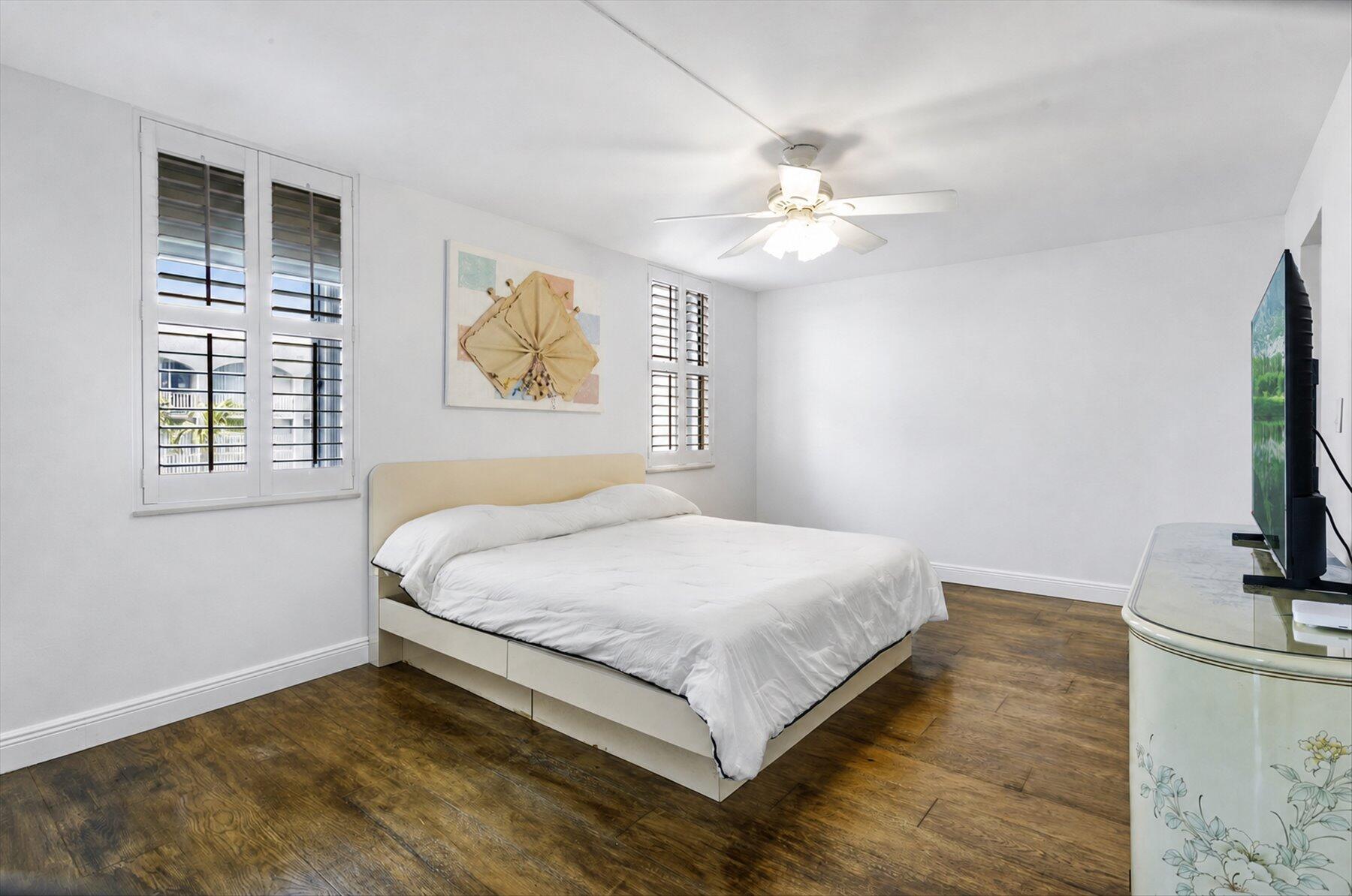LA PALMA CONDO - Residential