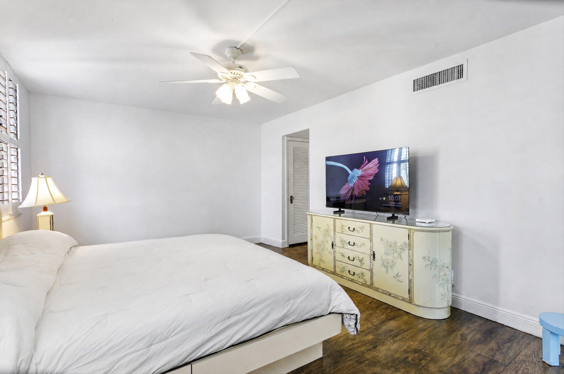 LA PALMA CONDO - Residential