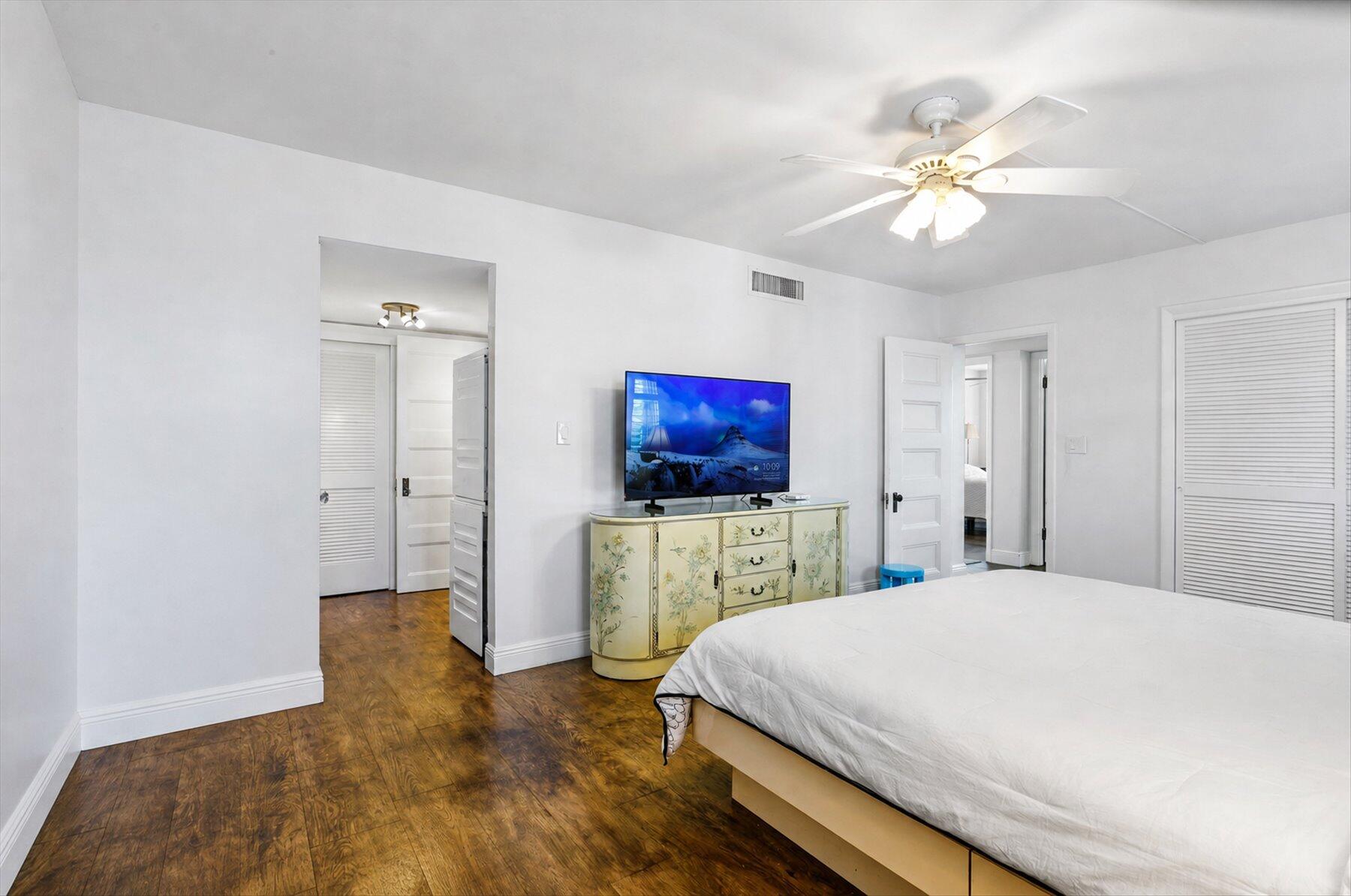 LA PALMA CONDO - Residential