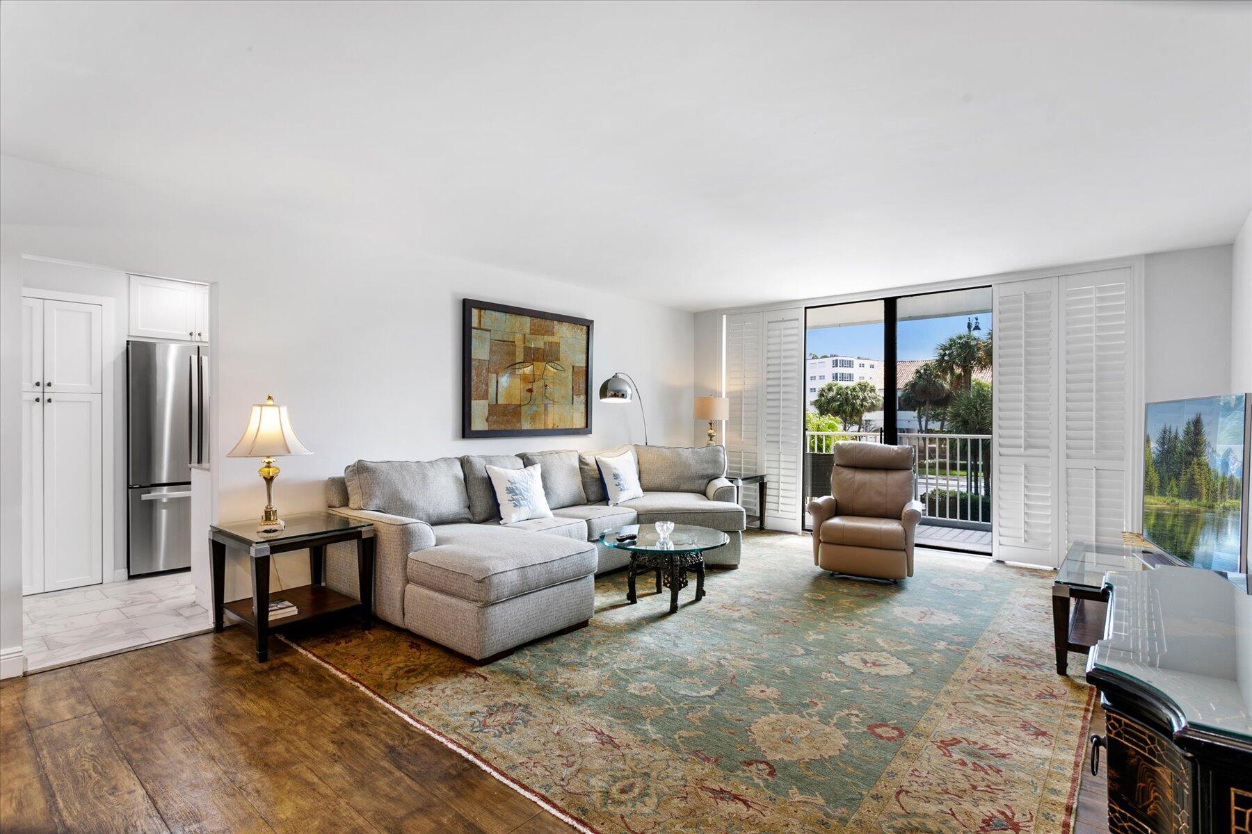LA PALMA CONDO - Residential
