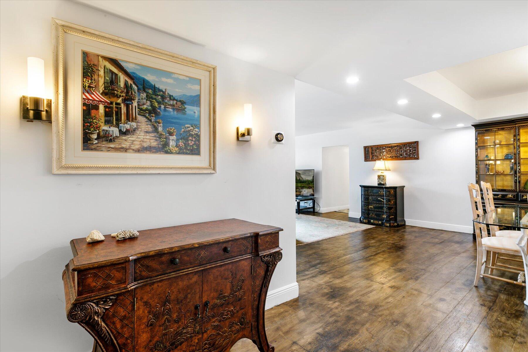 LA PALMA CONDO - Residential