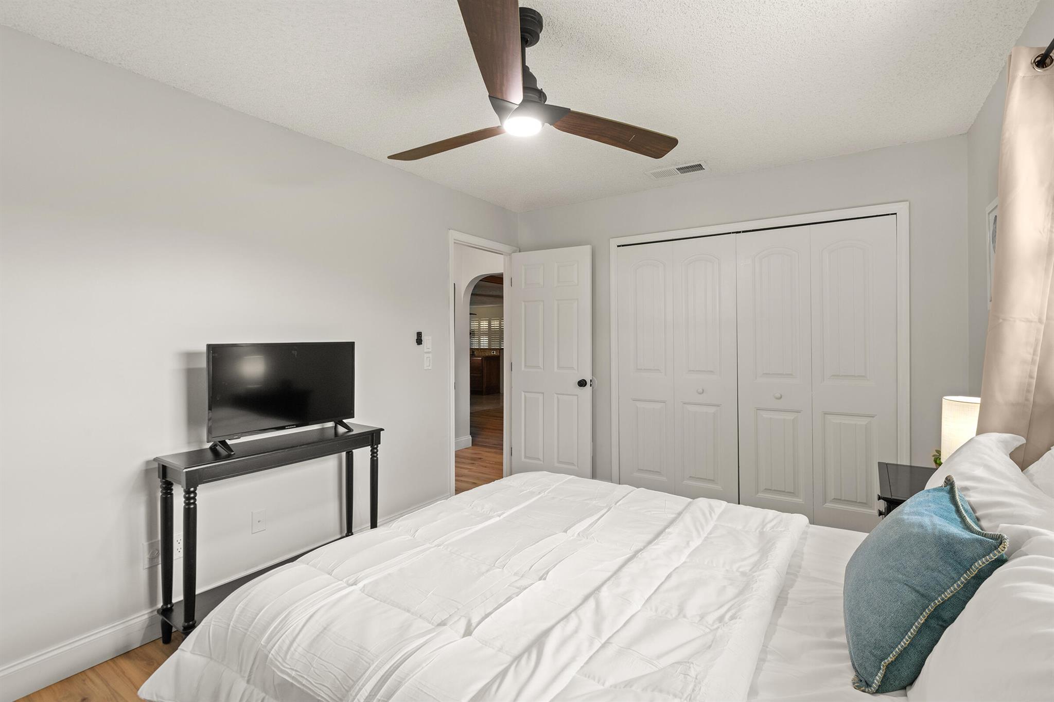 HIDDEN RIVER ESTATES - Residential Lease