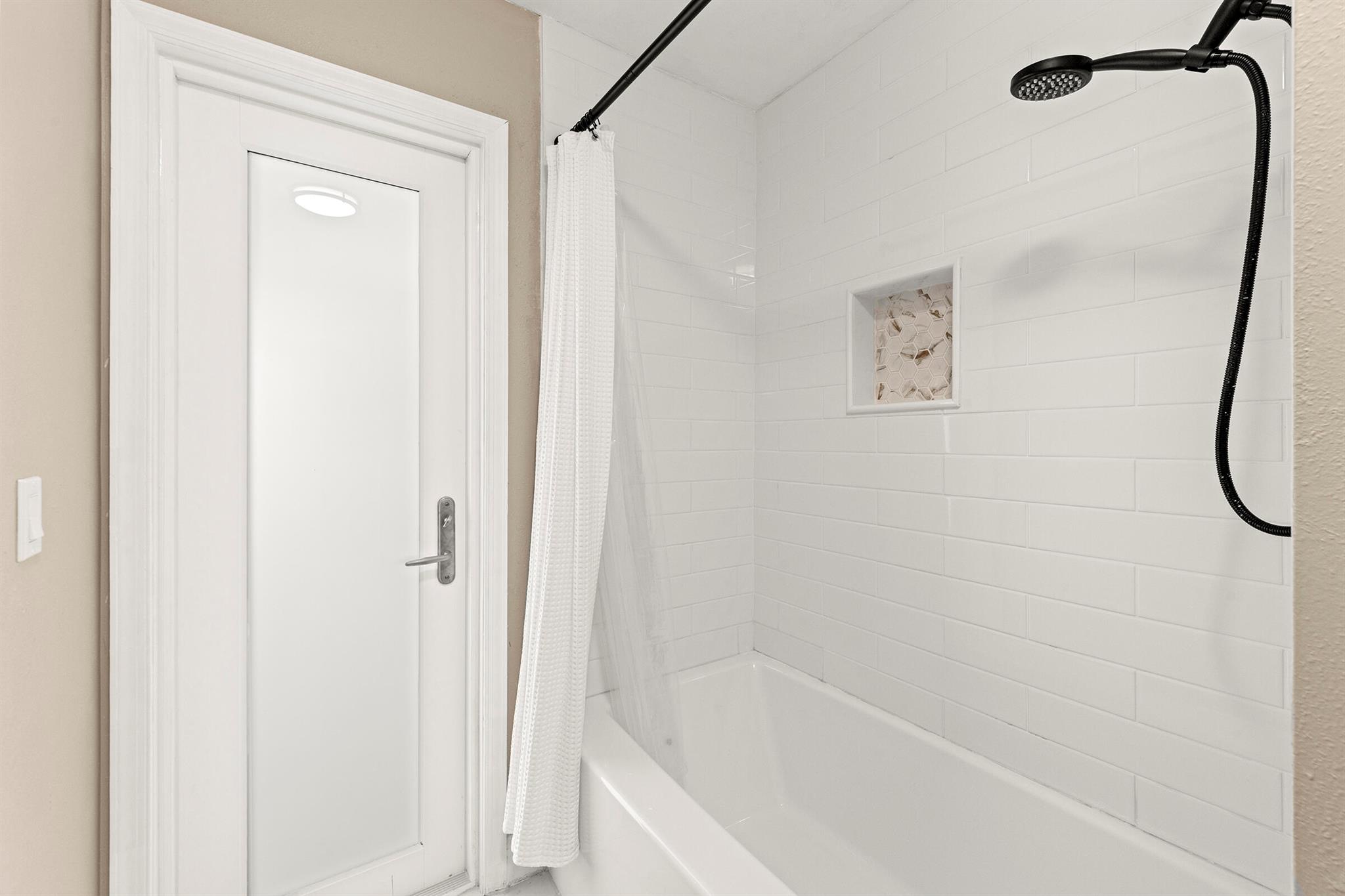 HIDDEN RIVER ESTATES - Residential Lease