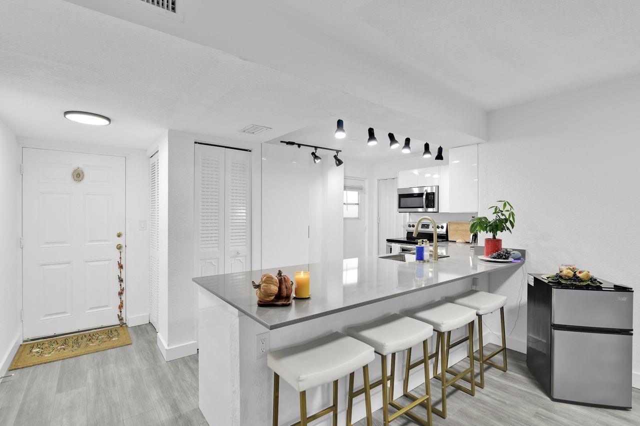Experience the ultimate Florida lifestyle in this beautifully updated Boca Teeca condo. This impeccably maintained 2-bedroom, 2-bath home boasts a desirable split floor plan and a host of modern upgrades.
Ready for your personal touch, this home is a blank canvas to create your dream retreat. Centrally located near all major shopping areas, restaurants, parks, and the vibrant shops and restaurants of Atlantic Avenue, this is your chance to embrace the resort lifestyle at an unbeatable price. Don't miss out on this incredible opportunity!