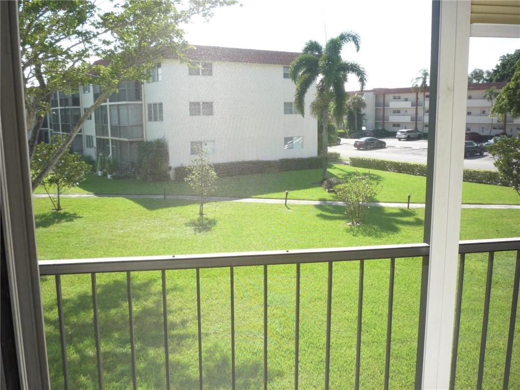 HOLLYBROOK GOLF & TENNIS - Residential