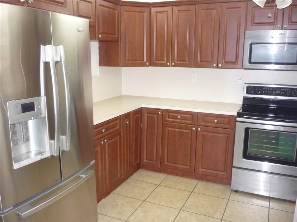 HOLLYBROOK GOLF & TENNIS - Residential