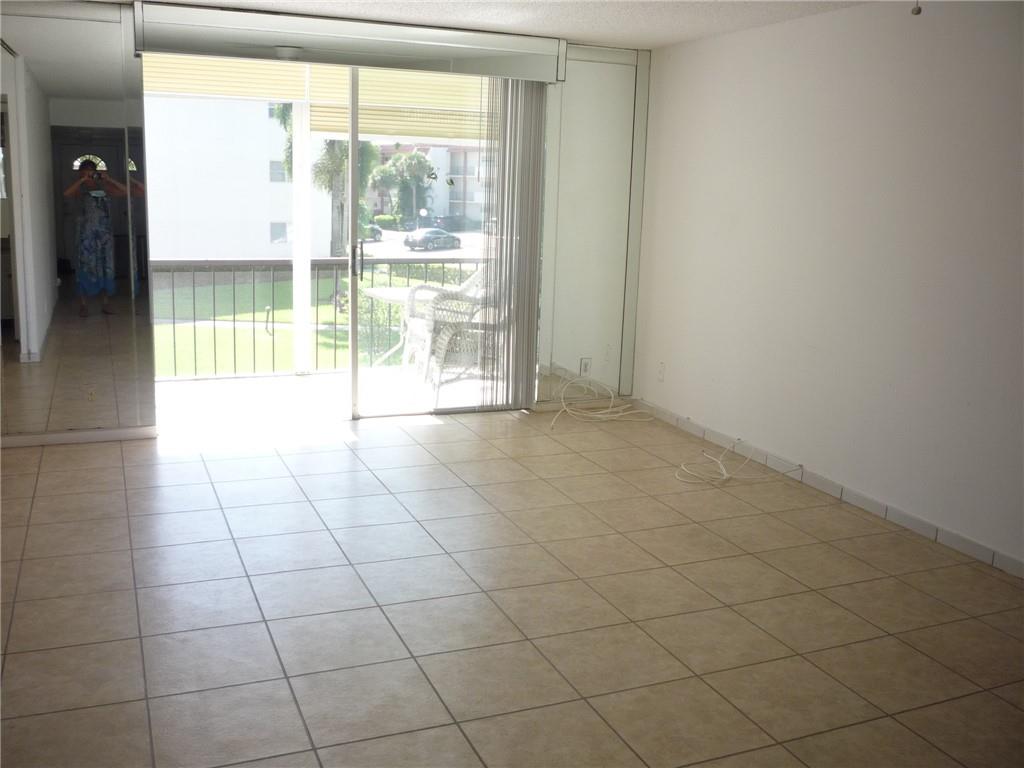 HOLLYBROOK GOLF & TENNIS - Residential