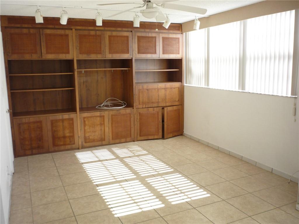 HOLLYBROOK GOLF & TENNIS - Residential