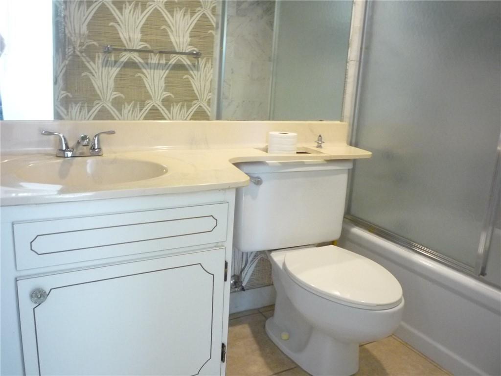 HOLLYBROOK GOLF & TENNIS - Residential