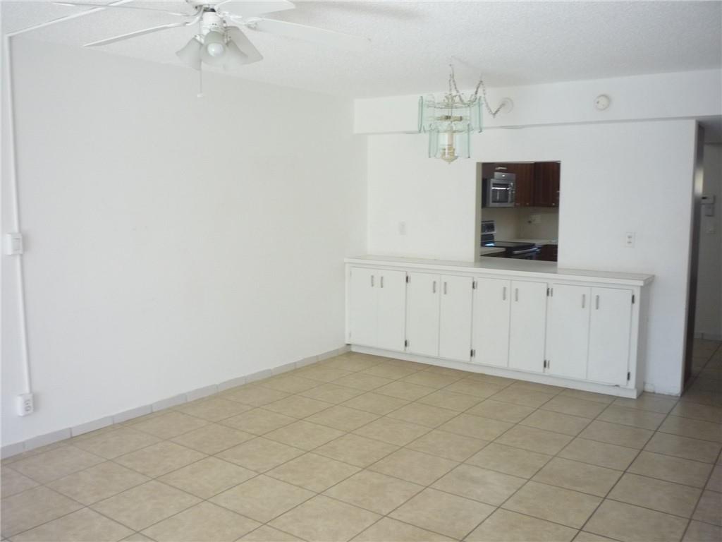 HOLLYBROOK GOLF & TENNIS - Residential