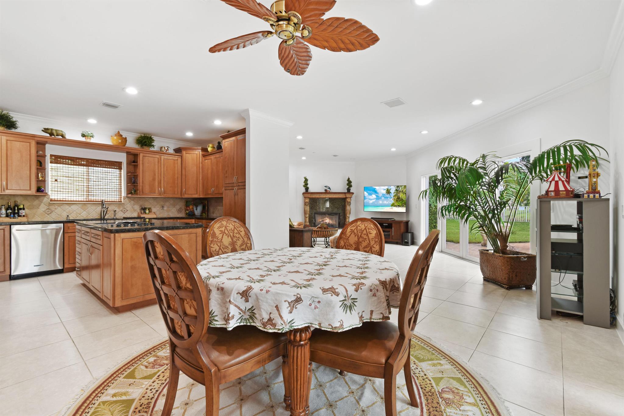 PRESIDENT COUNTRY CLUB 4 - Residential