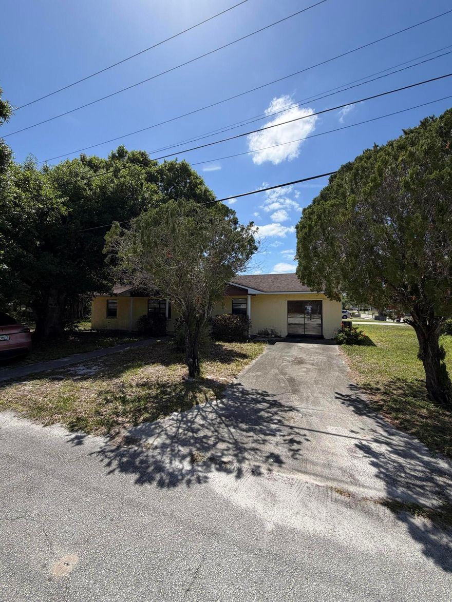 Come check out this diamond in the rough. Investor special or a handyman. The interior needs to be updated but has great bones. Over sized corner lot.