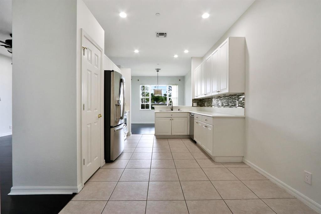 CARRIAGE POINTE TOWNHOMES - Residential