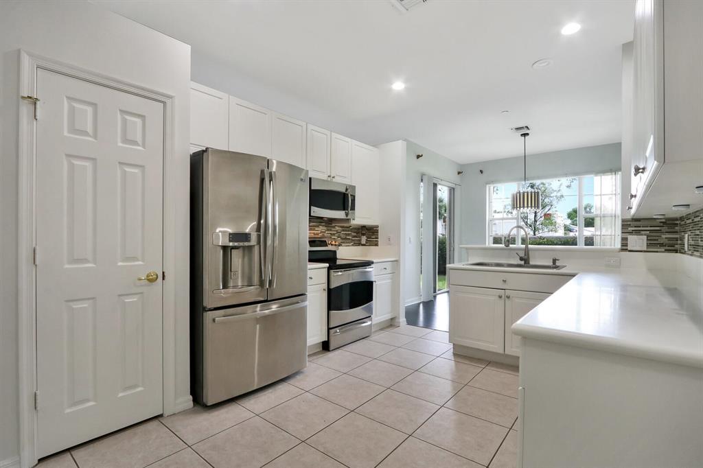 CARRIAGE POINTE TOWNHOMES - Residential