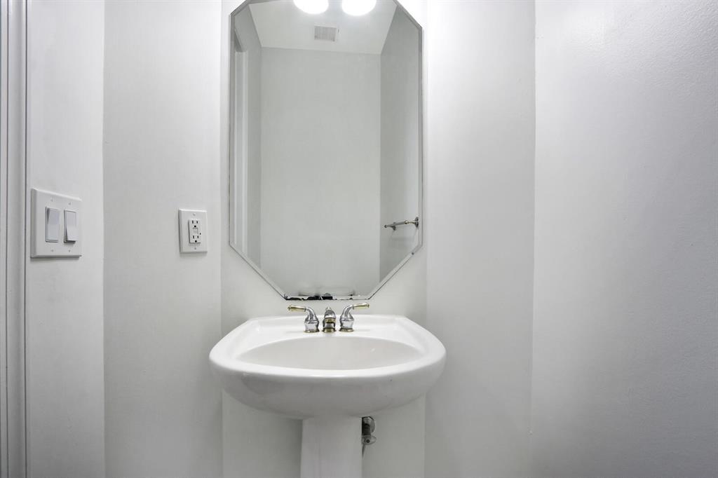 CARRIAGE POINTE TOWNHOMES - Residential