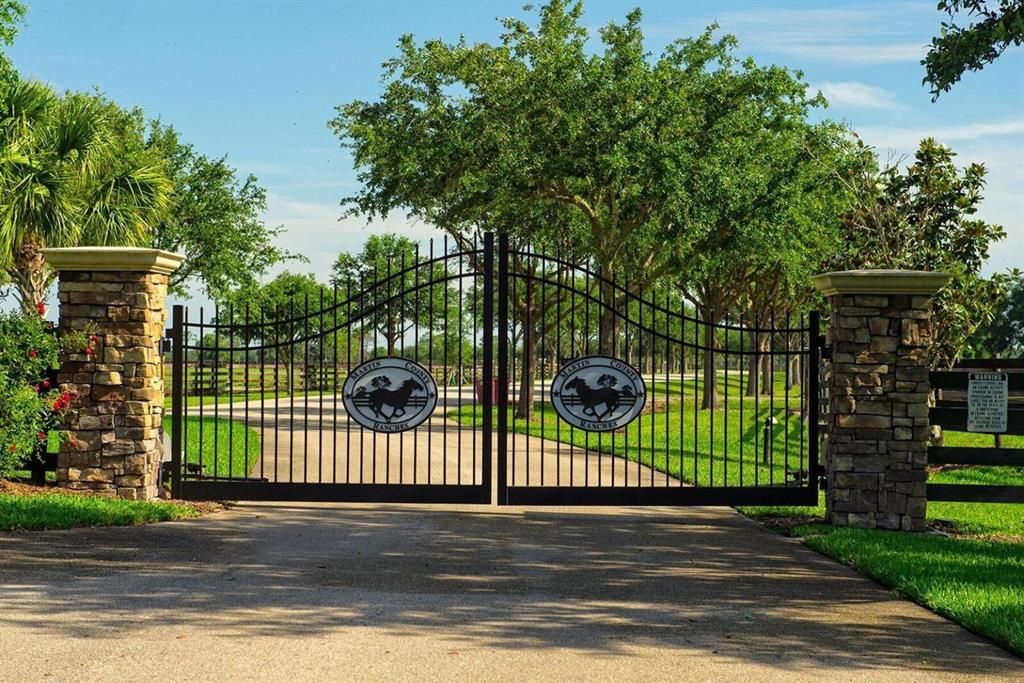 Photo of 25905 SW Jockeys Run, FL 34974 (MLS # R10630717)