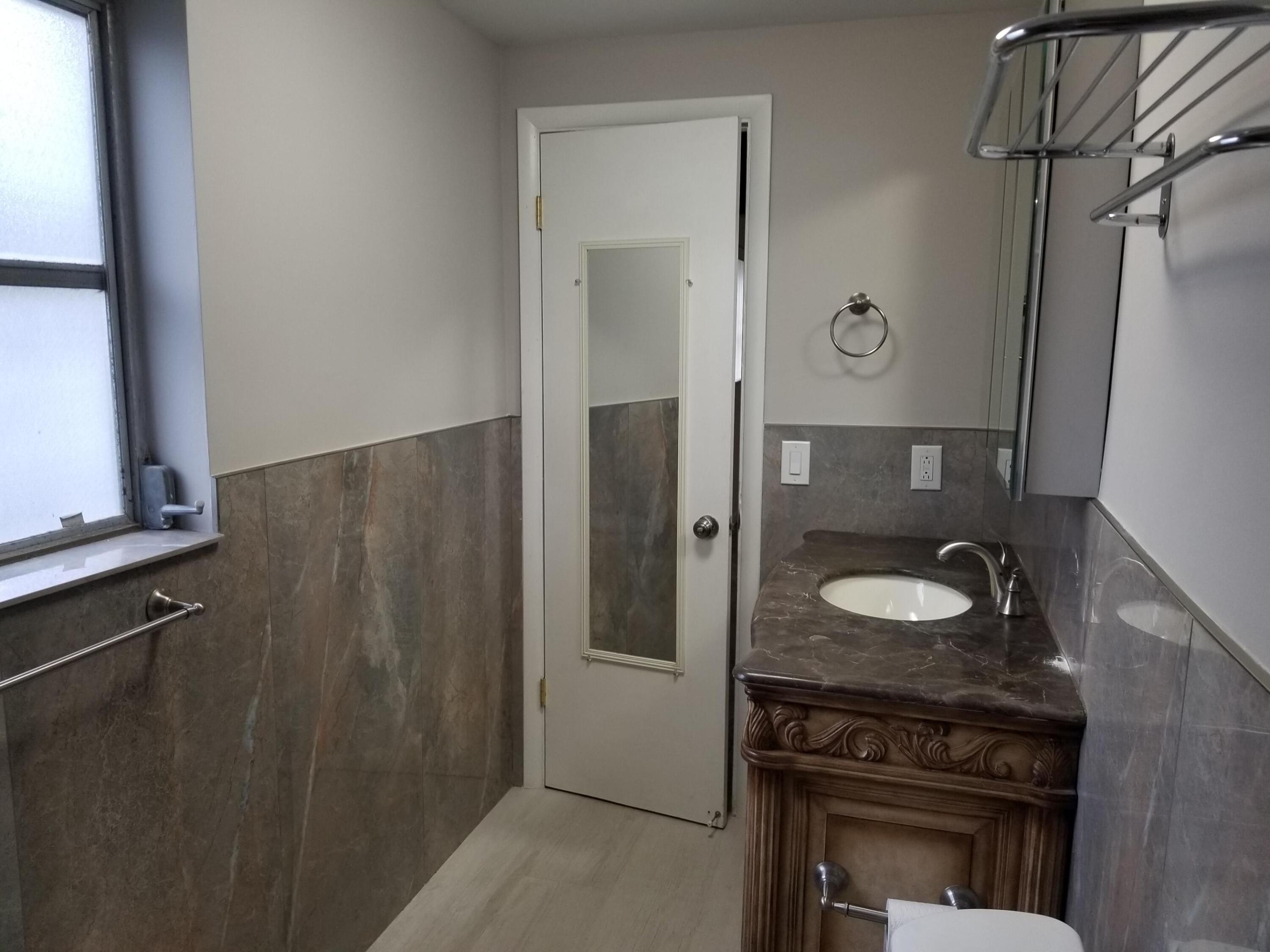 LAKESIDE MANOR SOUTH CONDO - Residential