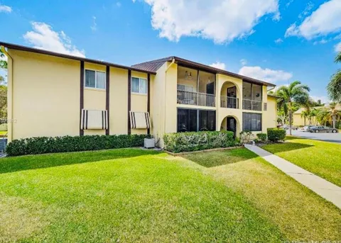334 Pine Ridge Circle Unit D-2, Greenacres, FL MLS: R11077225